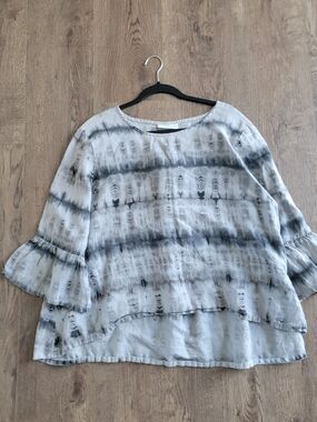 bryn Walker Gray and White Tie-Dye Ruffle Sleeve Blouse